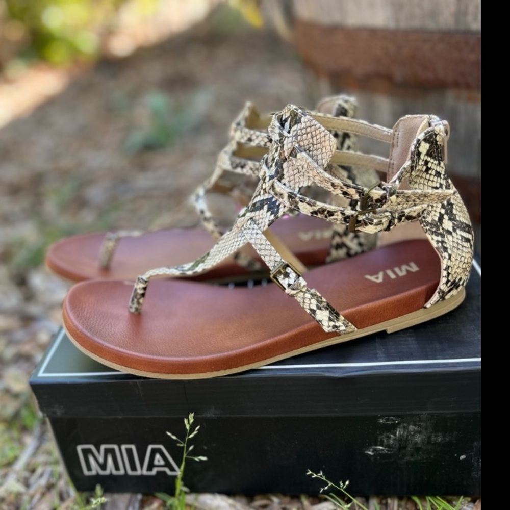 🆕 MIA Brown Sandals Gladiator Style